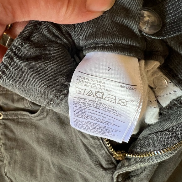 2 Pairs of Boys Size 7 Old Navy jeans - Picture 4 of 9